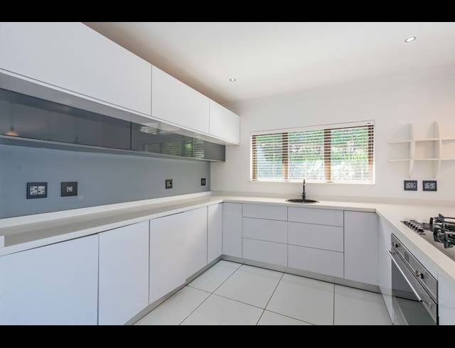 4 BEDROOM HOUSE FOR SALE IN HILLCREST CENTRAL
